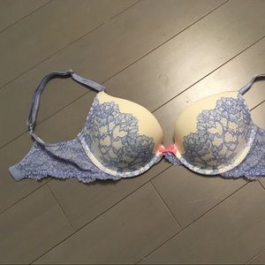 Victoria’s Secret 32D push up bra